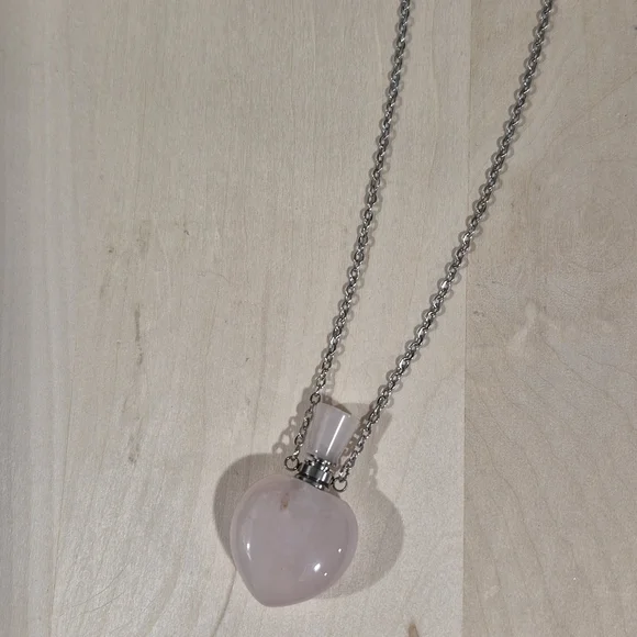 🩷🩷NEW🩷🩷 BEAUTIFUL!! Rose Quartz Heart Shape Perfume Bottle Necklace - Picture 10 of 12